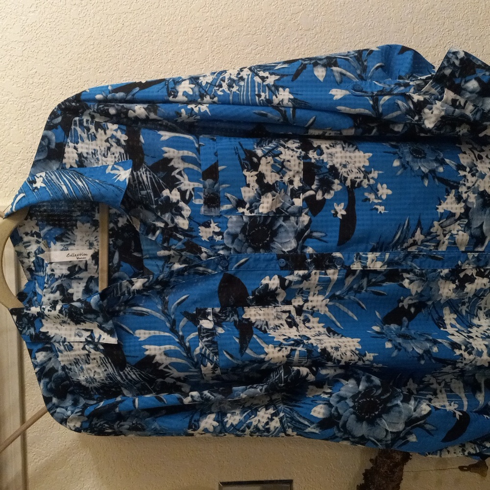 Plus size Women's floral button up top Size 3×